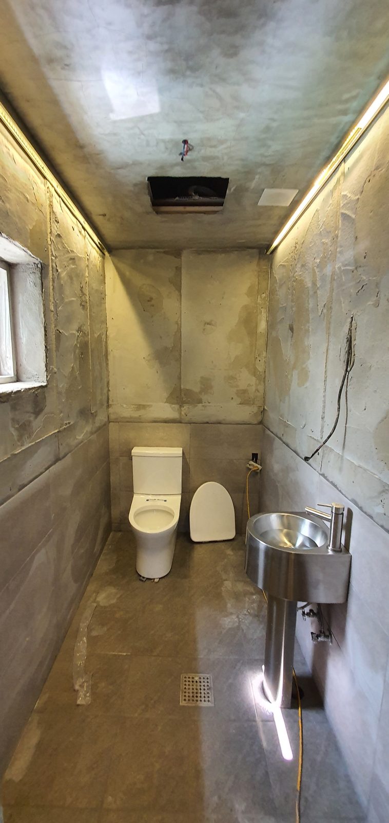구테로이테 강남구청점 간접조명 인테리어 · 커피바 인테리어 시공 — 화장실 간접조명