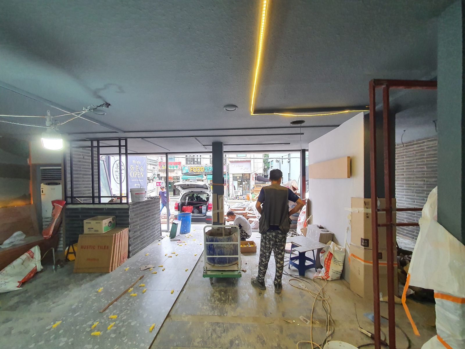 화춘옥 학동점 라인조명 인테리어 · 강남 고기집 인테리어 시공 — 천장 매립 라인 조명