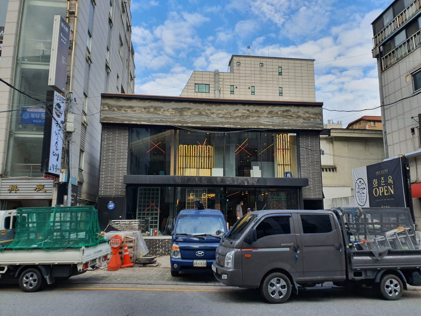 화춘옥 학동점 고급 고기집 인테리어 시공기 — 간접조명 인테리어 · 테라조 인테리어
