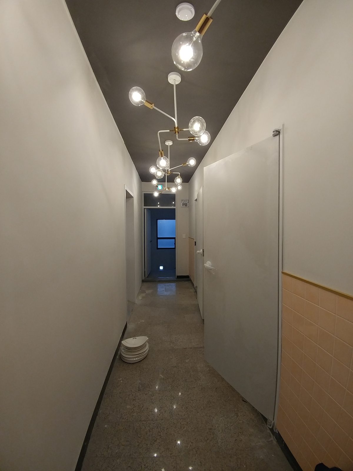 테리베리 대구 달서점 펜던트조명 인테리어 · 매장 인테리어 시공 — 가지형 펜던트